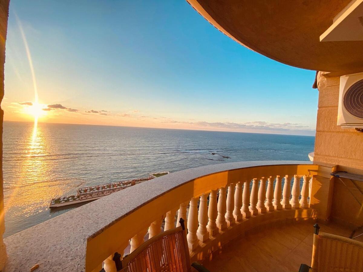 Luxury Beachfront Dream * Alexandria
